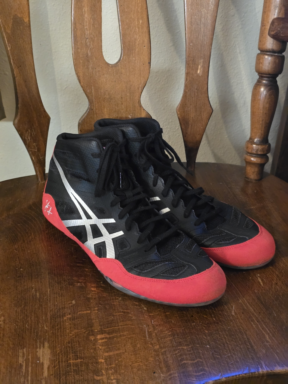 Asics Men’s Black and Red High-Top Wrestling Shoes with Silver Stripes